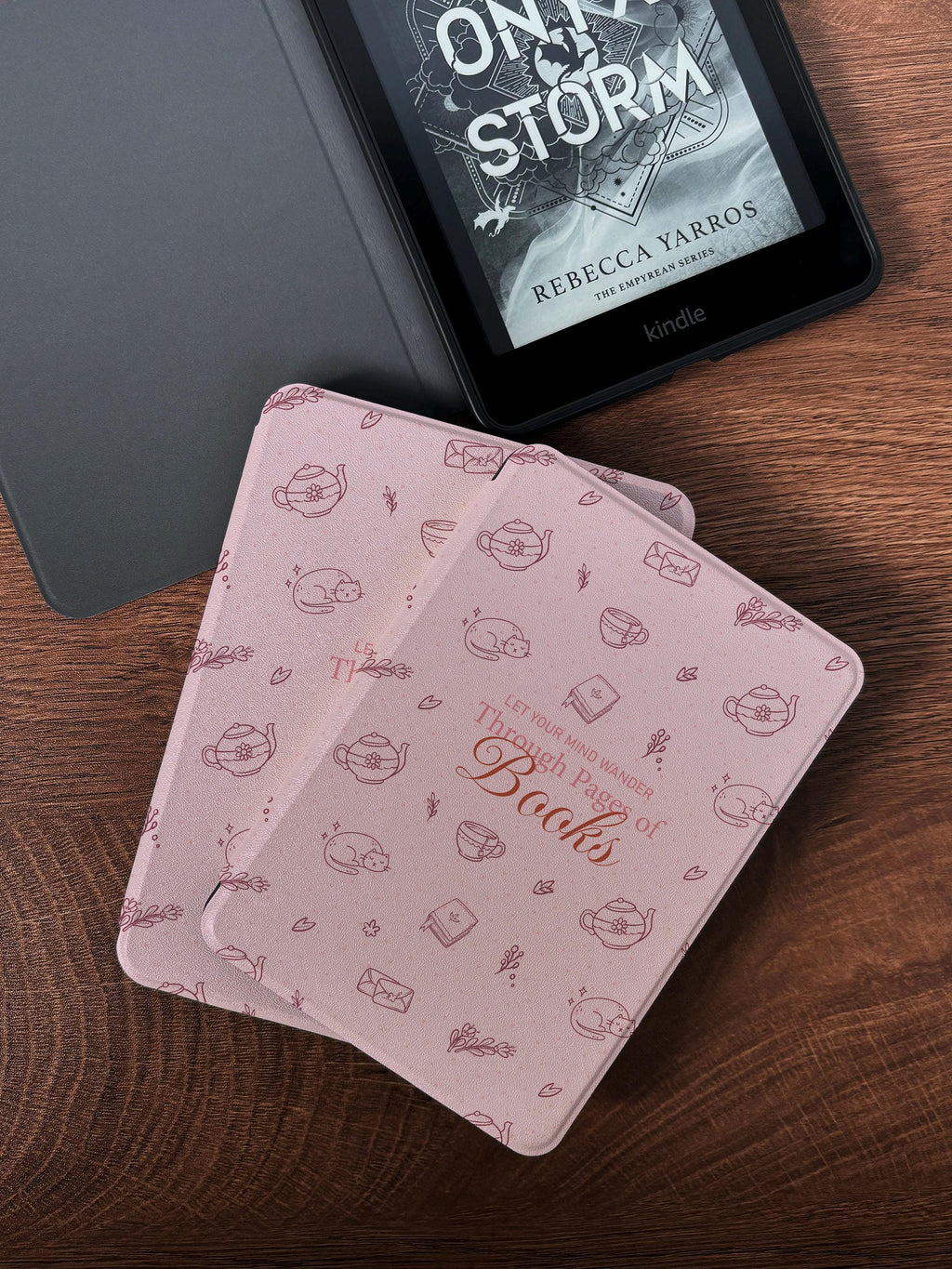 Books and cat _ Kindle Case